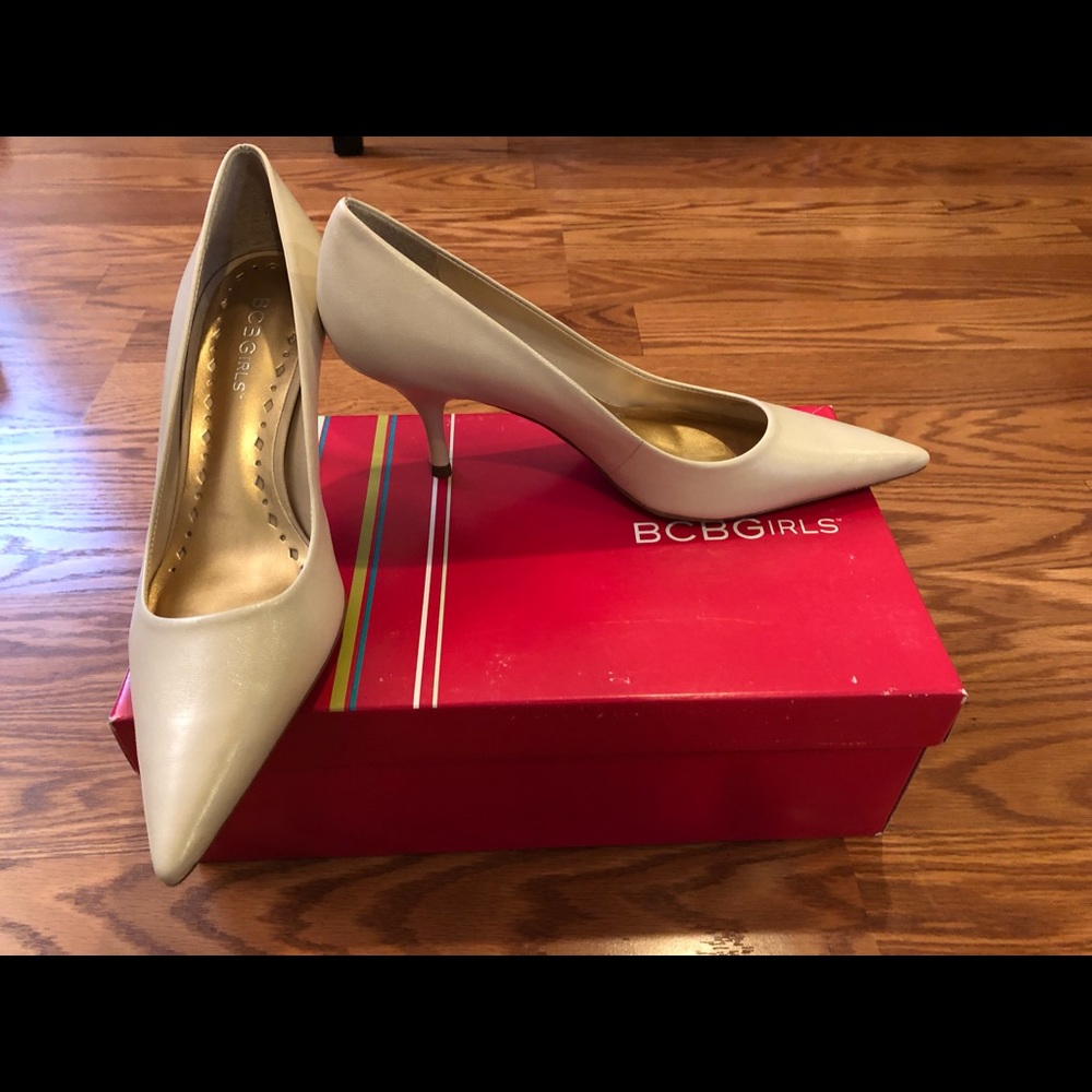 New BCBGirls MYRNA Cream Leather Point Toe Heel